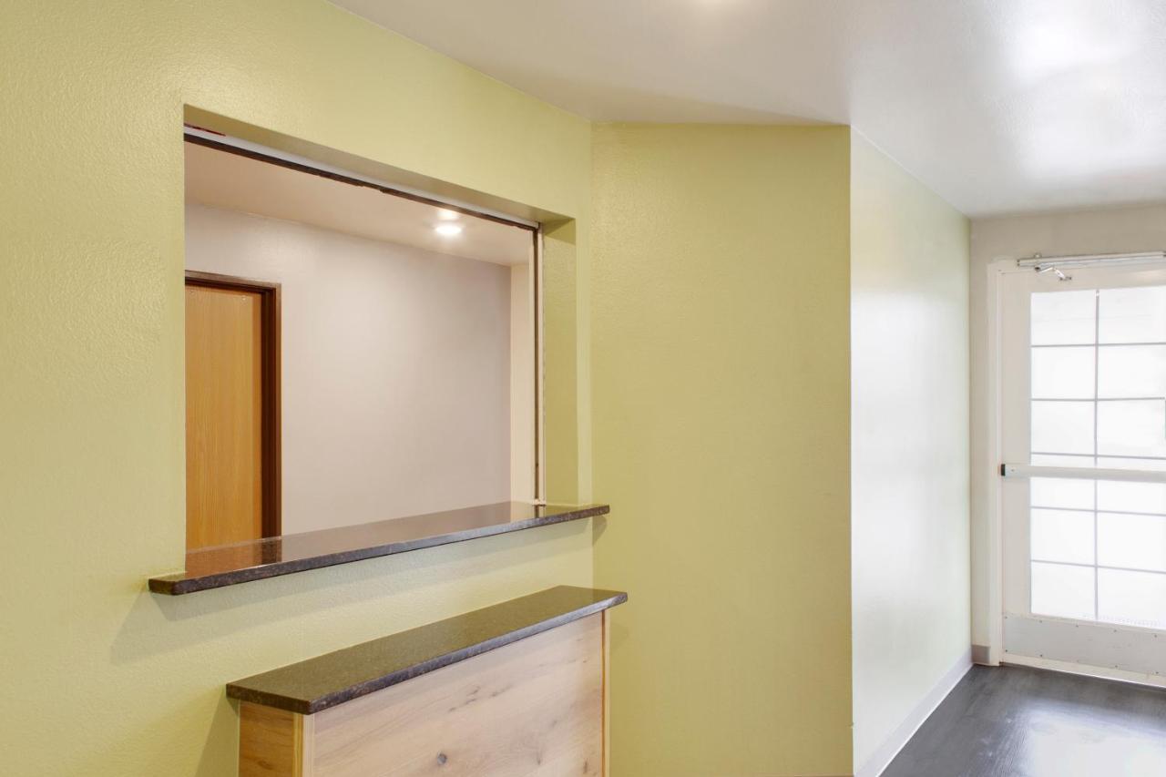 Woodspring Willowbrook Hotel